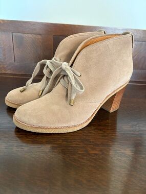 Coach Nikol Natural Beige Suede Lace-Up Ankle Boots with Heel Key-lock Detail 9B